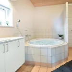 펜션 Four-bedroom In