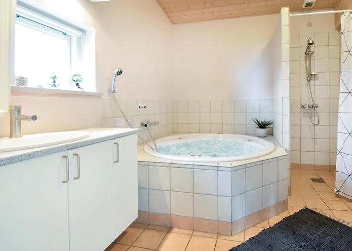 Dom wakacyjny Four-bedroom In Faaborg